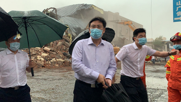 王文涛赶赴哈尔滨一市场仓库坍塌事故现场 要求全力以赴搜救被困人员