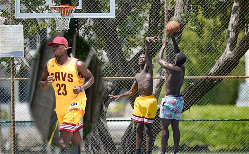 博格巴穿詹皇球衣PK小魔兽 看谁才是黑又硬