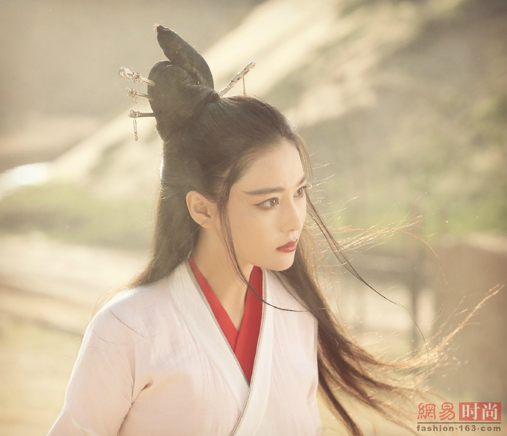 张馨予新剧颜值突破天际 英气又美丽(组图)