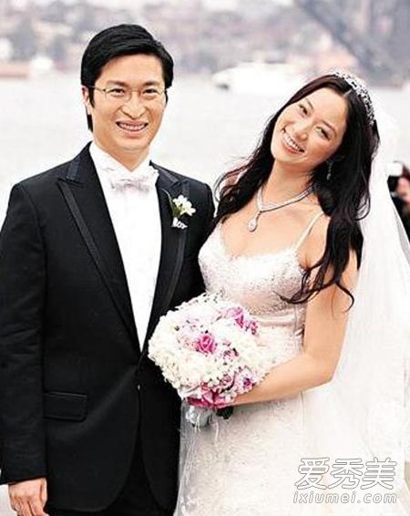 郭晶晶霍启刚甜到齁伤！嫁入豪门收获幸福美满的女星