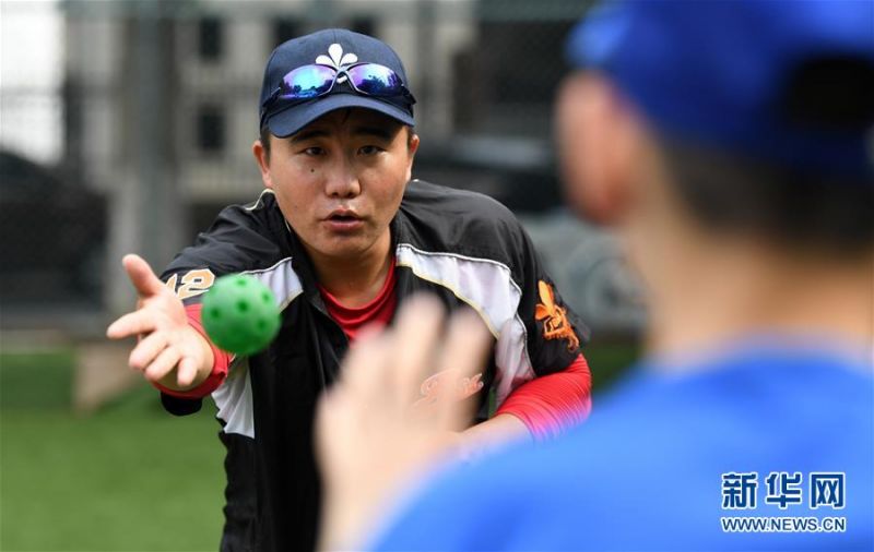 全民健身——夏日里的棒球少年