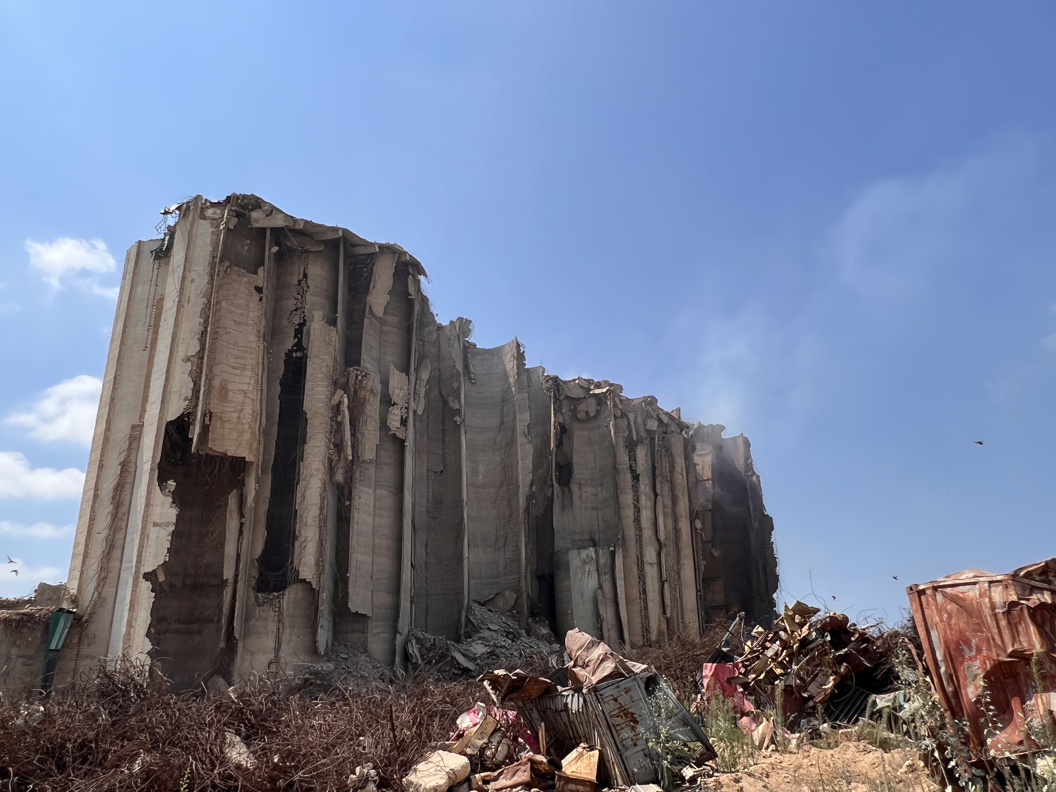 黎巴嫩总统府降半旗纪念贝鲁特港口大爆炸两周年