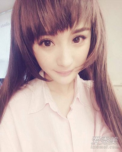 杨幂自拍变非主流 网友：梳着齐刘海仿佛少女一般