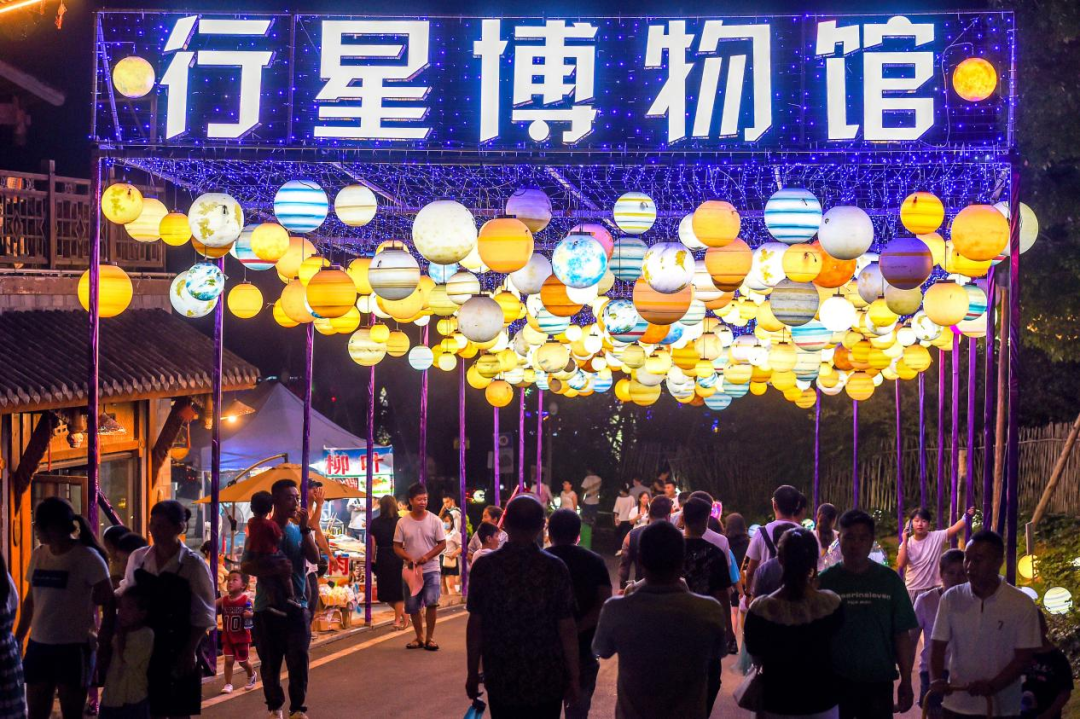 （中首）爽爽贵阳避暑季 丰富多彩夜经济