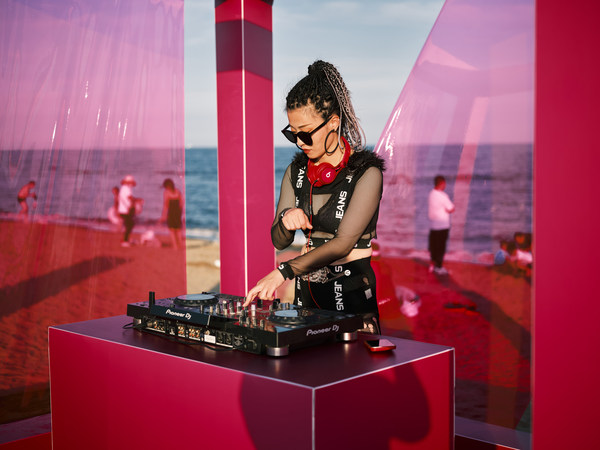 秦皇岛万豪度假酒店-海滩大秀暨鎏酒吧派对燃爆远洋蔚蓝海岸