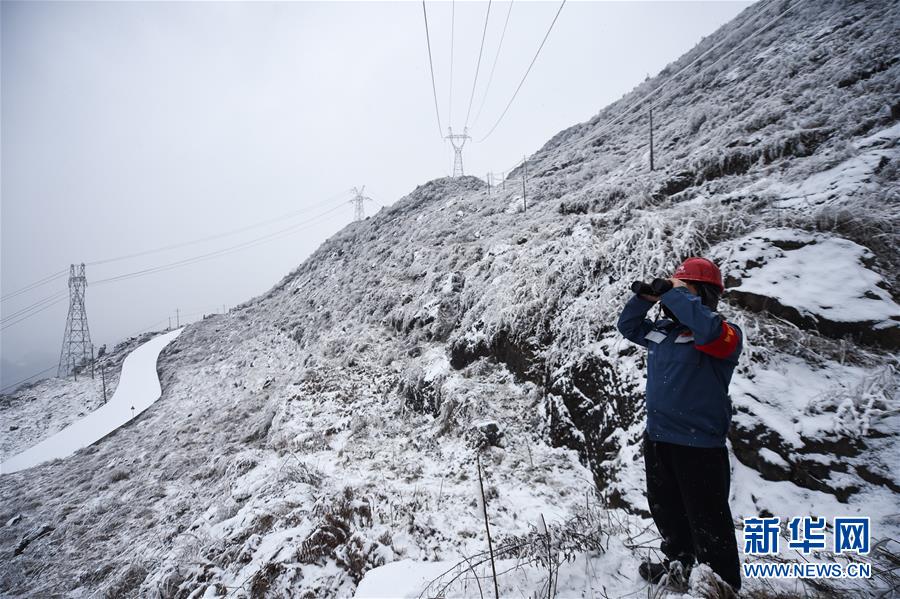 貴州六盤水：梅花山上的風雪巡線人