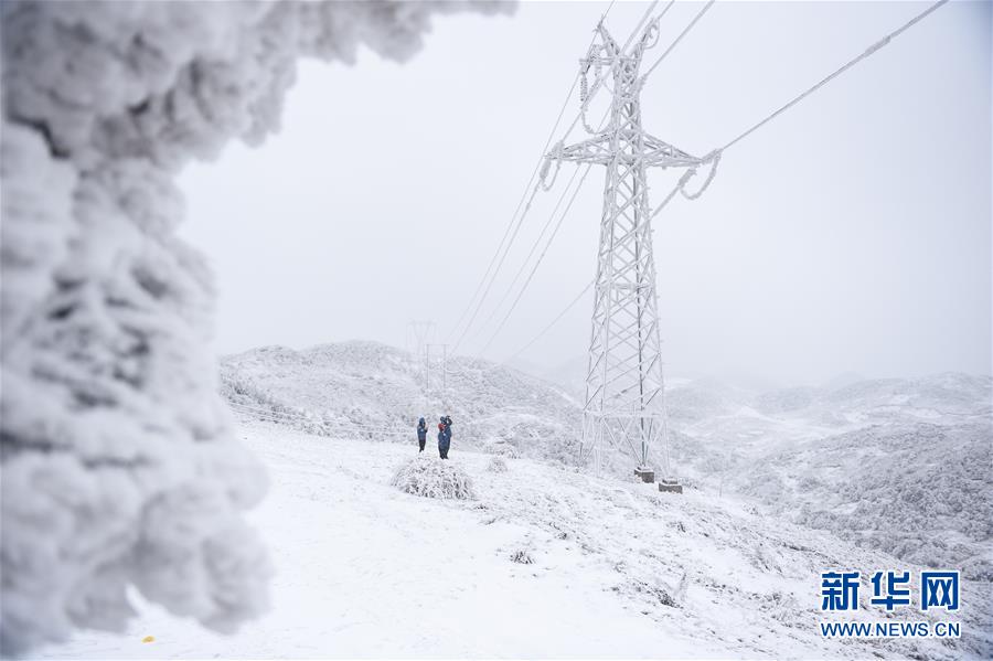 貴州六盤水：梅花山上的風雪巡線人