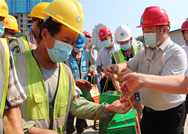 【有修改】【B】武漢蔡甸區為高溫下的一線勞動者送清涼