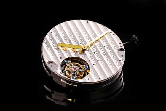 机械+智能，全球首款陀飞轮智能手表上市