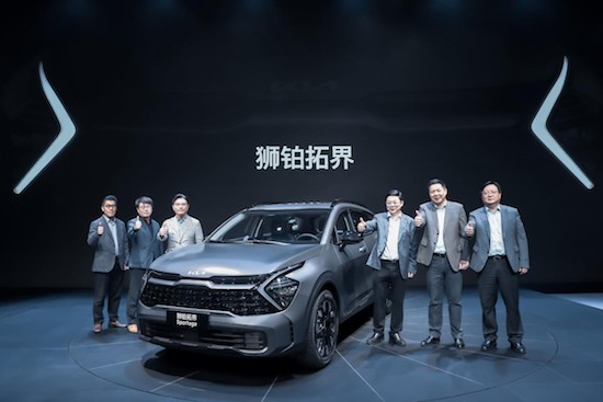 第五代Sportage狮铂拓界亮相成都车展 动力配置全面增配_fororder_image001