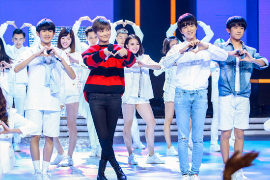 《快本》李宇春TFBOYS集结 青春呆萌运动力惊人
