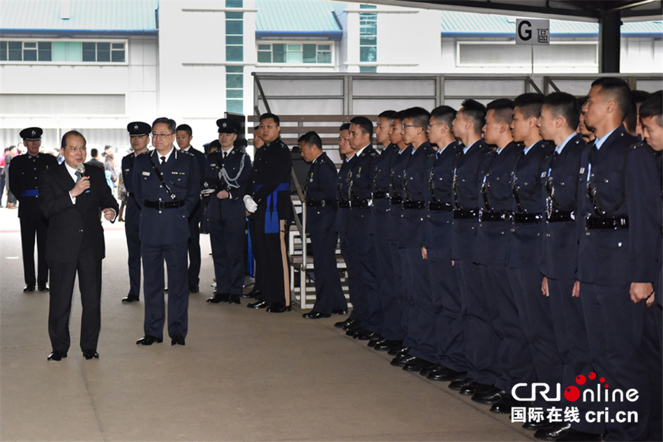 香港特区政府政务司司长张建宗2月3日与香港警察学院结业学员会面