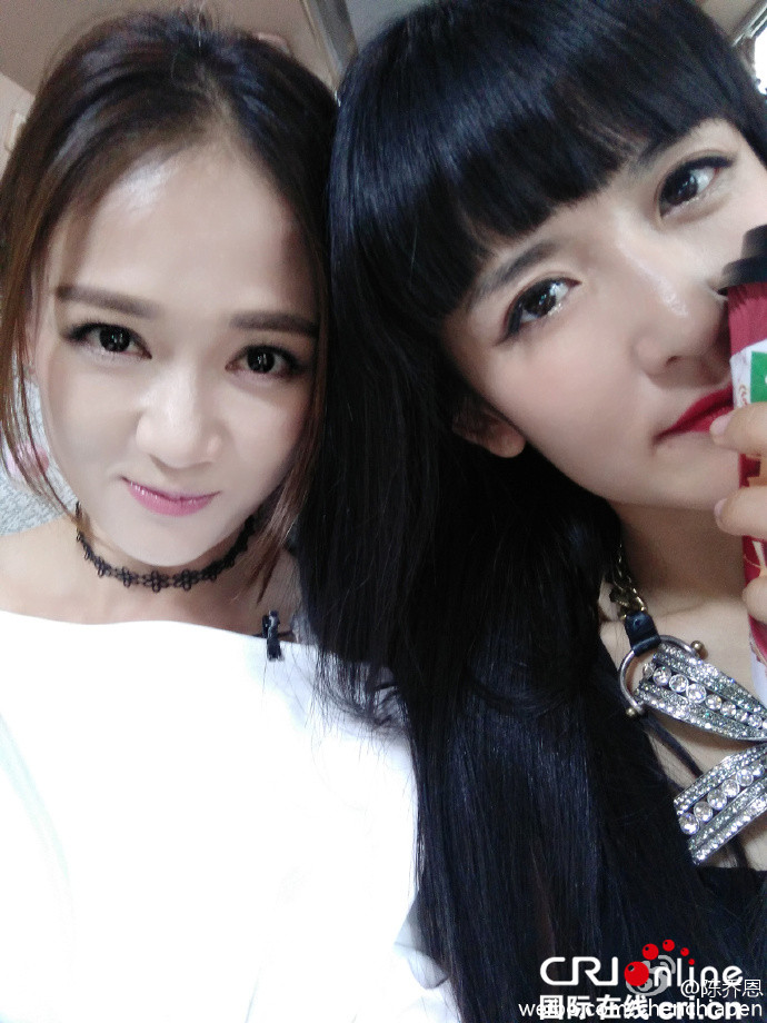 《我们来了》八美颜值高 陈乔恩花式“秀恩爱”