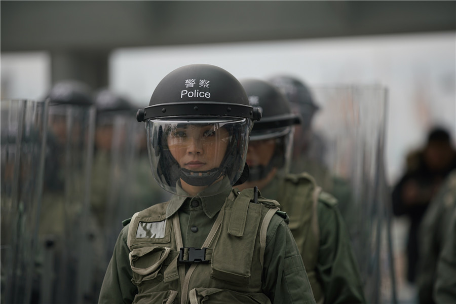林峯蔡卓妍"制服诱惑"《ptu机动部队》热血满分