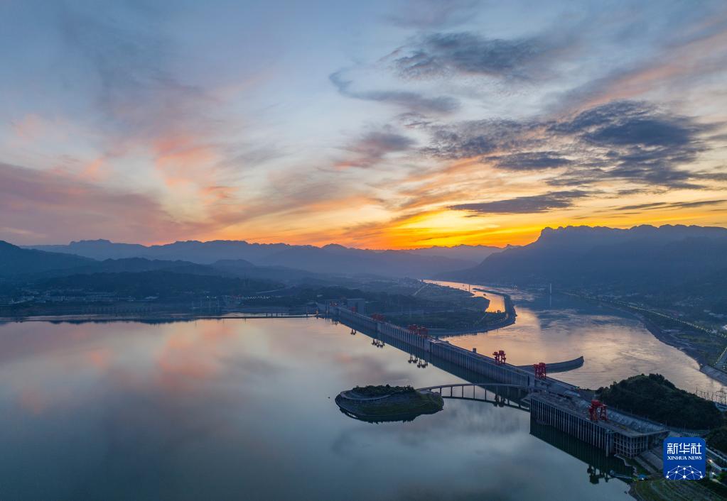 三峡朝霞美