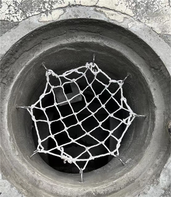 成都温江区小小防坠网守护市民脚底安全