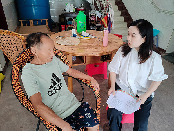 我在乡村挺好的|自贡沿滩区：何清影用脚丈量舒安村每一寸泥土 助力乡村振兴发展_fororder_何清影（右）入户关心村民生产生活情况