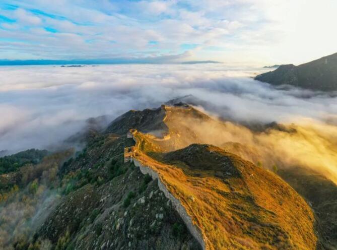 在河北的山林雲海中邂逅初秋