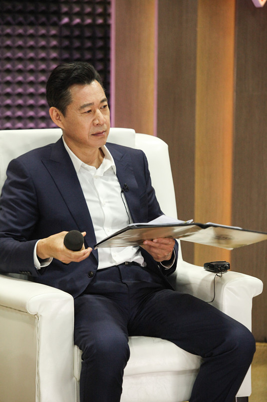 《声临其境》张丰毅无彩排霸气配音 边江:超期待