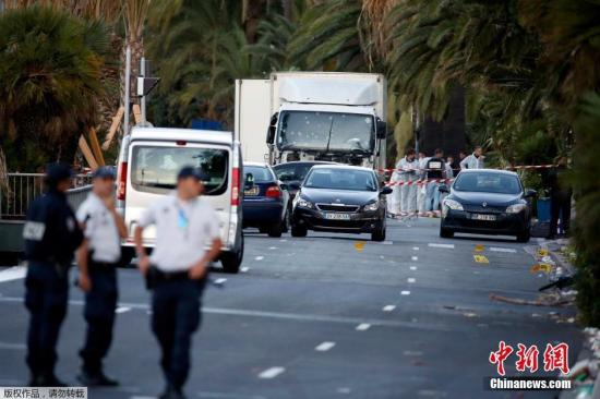 法国尼斯恐袭凶手案发前与5名帮凶短信联络上千次