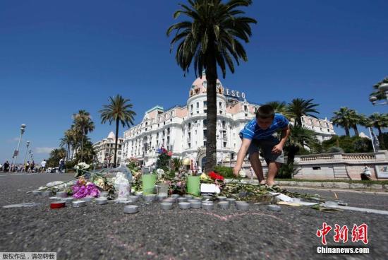 法国尼斯恐袭凶手案发前与5名帮凶短信联络上千次