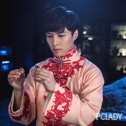 《老九门》赵丽颖萌帅捧脸杀 张艺兴却被造型师坑惨