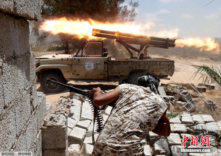 利比亞軍隊與極端組織在重鎮蘇爾特交戰