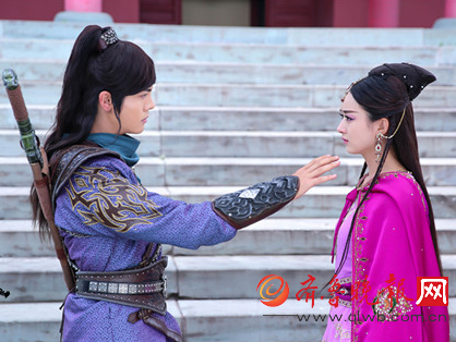 陈伟霆赴韩被围的水泄不通 佛爷有颜值走到哪都是香饽饽