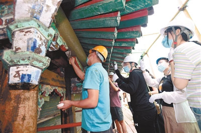 32名学生走进沈阳故宫亲手体验古建筑修缮工艺