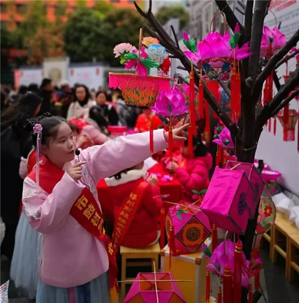 傳承民俗文化 點亮“失落”的福州花燈