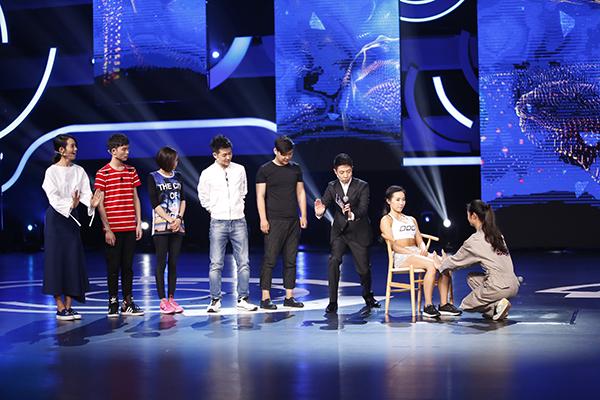 肌肉美女与张静初撞脸 实为国家健美队员