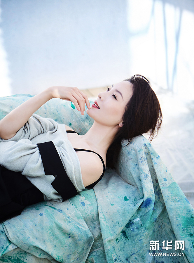 陈数冬日写真 清新优雅展"自律美"