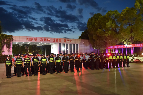 重庆万州警方开展第二轮夏夜治安巡查宣防集中统一行动_fororder_图片1