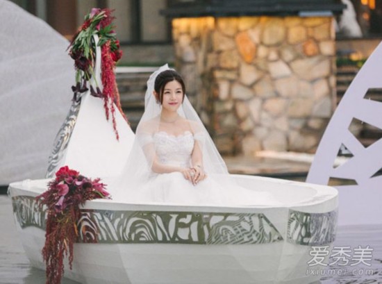 陈妍希陈晓婚礼美图曝光 梳花苞头的姑姑真是美炸了！