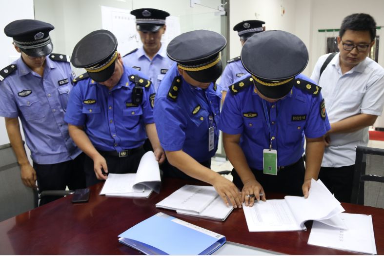 西安曲江新区开展生活垃圾分类突击检查