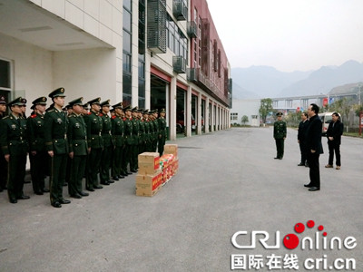 已过审【法制安全】奉节县领导看望慰问消防官兵 节前送祝福