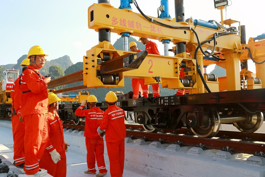 貴南高鐵開始鋪軌 全線預計2023年底開通運營