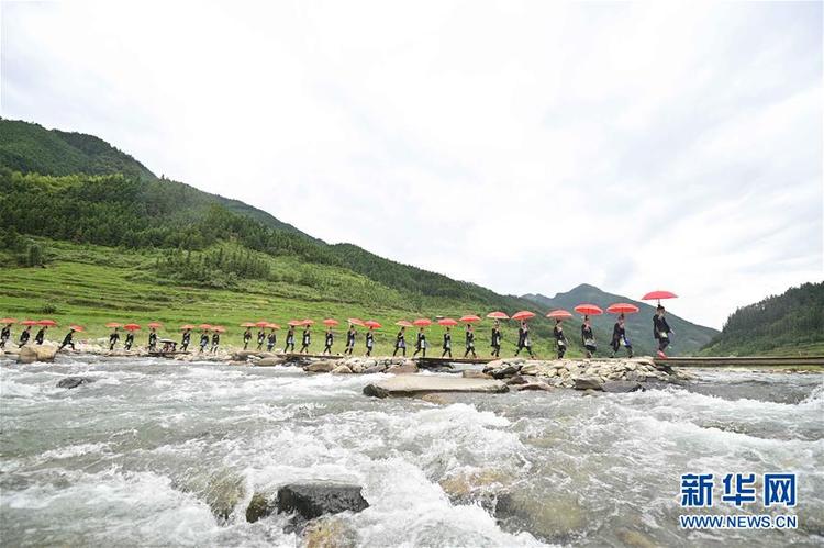 貴州從江：壯族同胞歡度“跳水節”