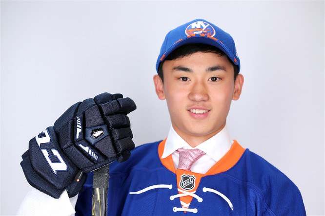 首位入選NHL的中國球員宋安東加入北京冰球隊