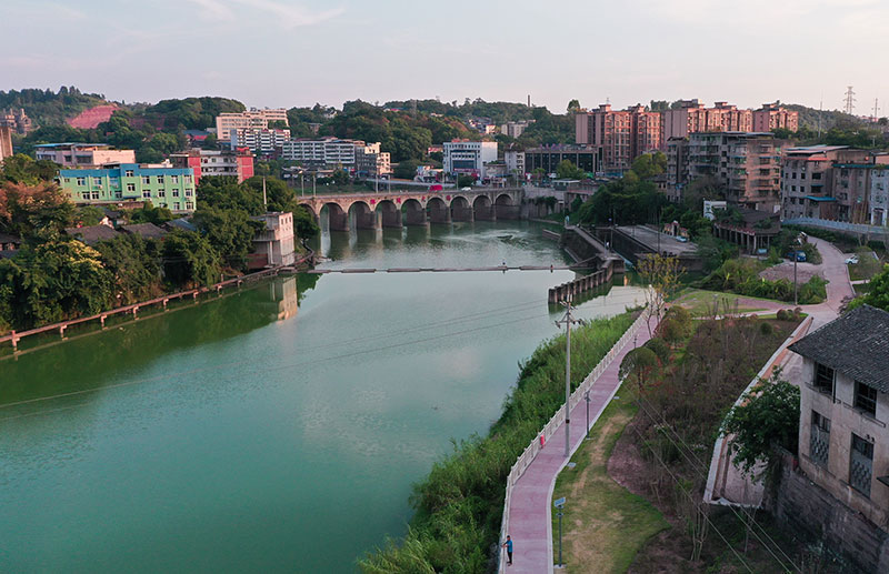 自贡沿滩：生态河道“长廊” 铺就绿色釜溪“画卷”_fororder_1釜溪河邓太段河道