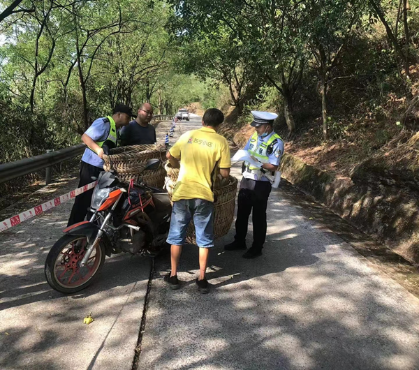 重庆渝北警方开展农村道路夏季突出交通违法行为百日行动_fororder_图片1