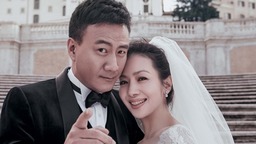 胡军夫妇重游求婚故地 许愿池现最美“瓷婚”写真