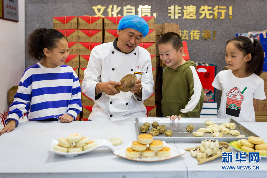 河南安陽：百年老字號 守住中秋老味道