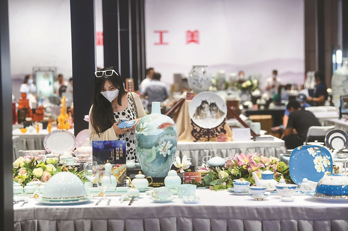 第二屆中國工藝美術博覽會開幕式在南京舉行