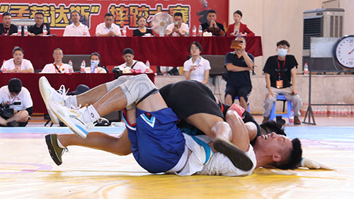 “孟获达斯”彝族式摔跤比赛在乐山马边彝族自治县举行_fororder_比赛----摄影-蔡蓉