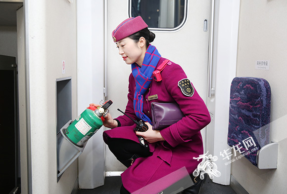 【媒體走基層專題 圖片新聞】重慶版《三分鐘》溫暖上演 列車長背後是責任與愛的堅守