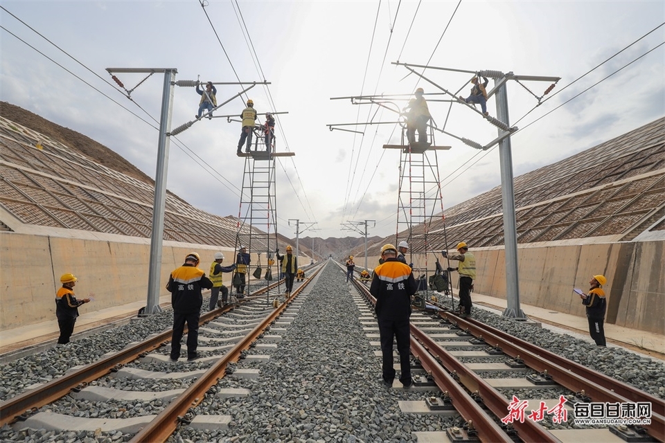 中蘭鐵路開通在即!蘭州鐵路局查驗全線接觸網設備_fororder_5