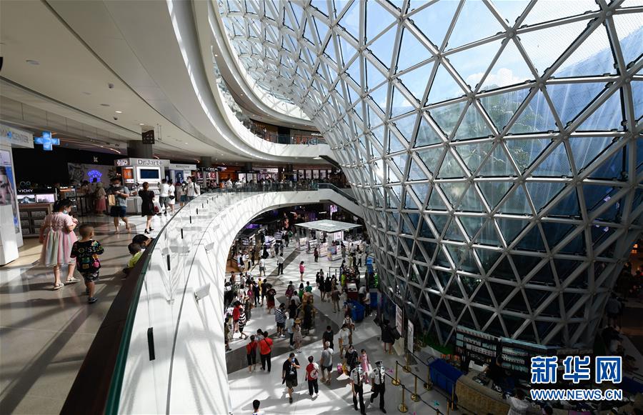 海南三亚迎来暑期旅游旺季