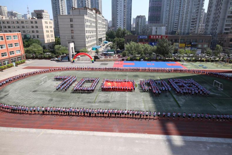 开学第一天：沈阳市珠江五校组织快闪活动为祖国庆生