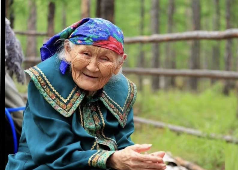《額爾古納河右岸》主人公原型瑪麗亞·索在馴鹿身邊去世 享年101歲_fororder_7
